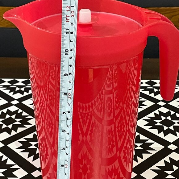 Large 1 Gallon Tupperware Pitcher - Picture 3 of 3